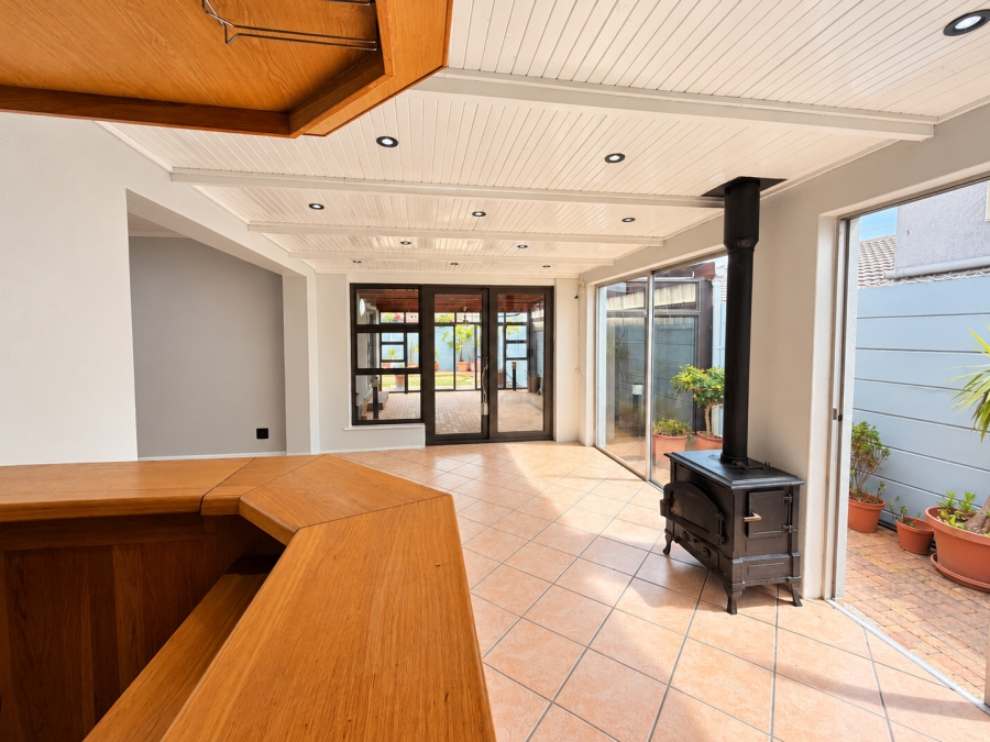 4 Bedroom Property for Sale in Bothasig Western Cape